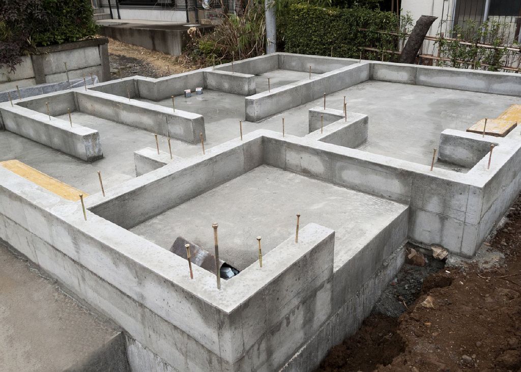 Основные этапы строительства бетонного фундамента для кирпичного дома