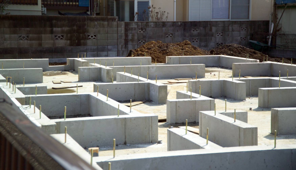 Как выбрать тип бетонного фундамента под кирпичный дом?